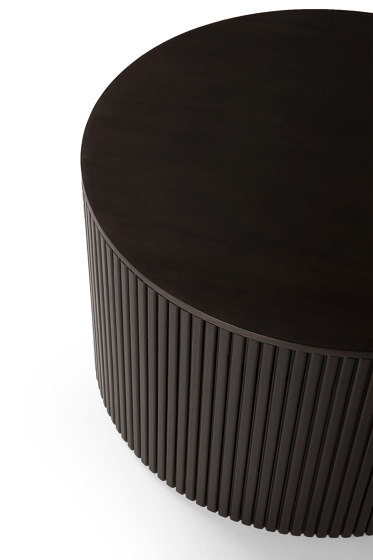 Roller Max | Mahogany dark brown round side table - varnished | Tables d'appoint | Ethnicraft