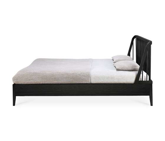 Spindle | Oak black bed - without slats - mattress 180x200 - varnished | Betten | Ethnicraft