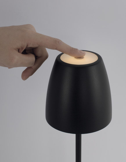 COLT Decorative Portable Table Lamp | Lampes à poser d'extérieur | NOVA LUCE
