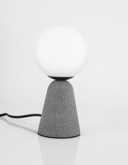 ZERO Decorative Table Lamp | Lampade tavolo | NOVA LUCE