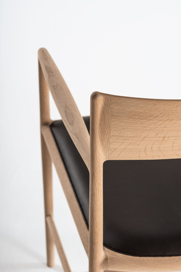 A chair on the vertical axis arm | Sedie | Time & Style