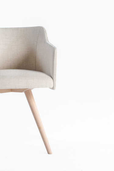 The shell chair – wood legs | Chaises | Time & Style