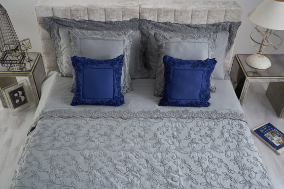 Dune merveille Quilt with allover embroidery by Mastro Raphael | Duvets
