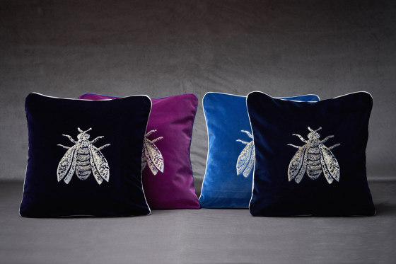 Piccole gioie Velvet Cushion Bee embroidery | Coussins | Mastro Raphael