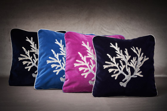 Piccole gioie Velvet Cushion Coral embroidery | Coussins | Mastro Raphael