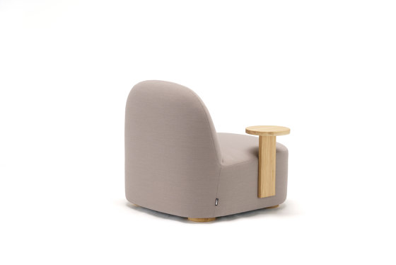 Polar Lounge Chair L with Side Table Right | Poltrone | Karimoku New Standard