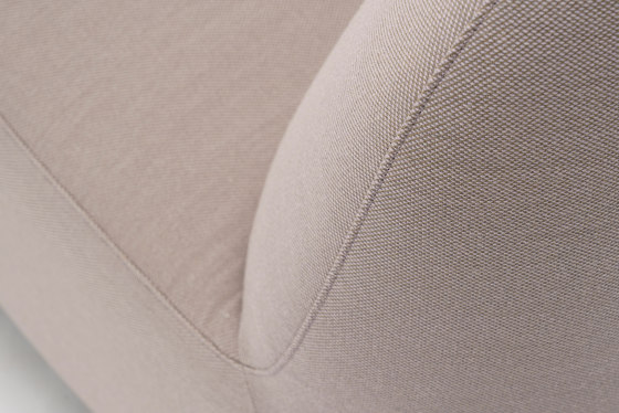 Polar Lounge Chair S with Arms | Poltrone | Karimoku New Standard