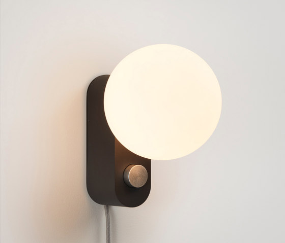 Alumina Wall Lamp Charcoal with Sphere IV | Appliques murales | Tala
