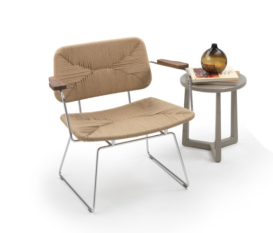Echoes armchair with armrests | Sessel | Flexform