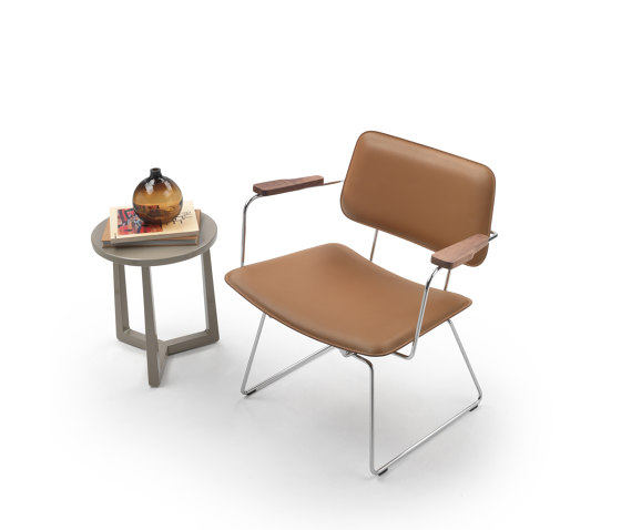 Echoes S.H. armchair with armrests | Armchairs | Flexform