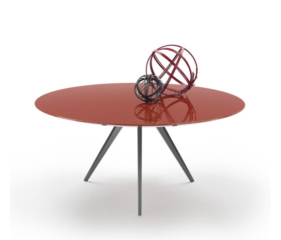 Zefiro round dining table | Mesas comedor | Flexform