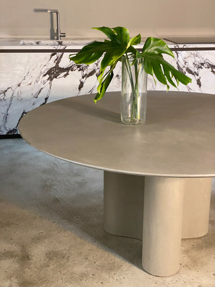 Giorgia table in concrete finish | Esstische | mg12