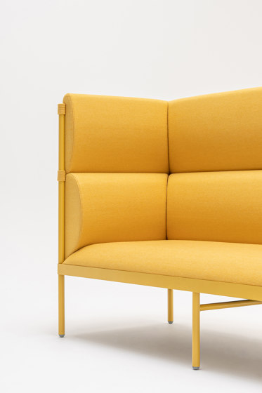 Stilt sofa with high back | Divani | MDD