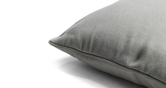 Outdoor Decorative Cushions | Kissen | Poltrona Frau