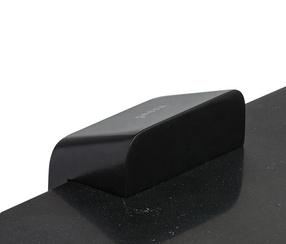Shift Black | Glass Holder Double Black With Shelf In Matt Black Marble Effect | Toothbrush holders | Geesa
