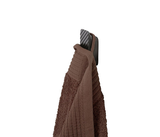Shift Brushed Metal Black | Towel Hook Medium With Diagonal Stripes Pattern Brushed Metal Black | Towel rails | Geesa