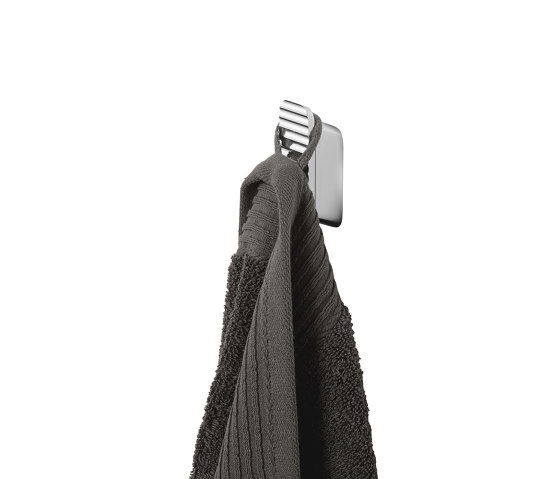 Shift Chrome | Towel Hook Medium With Horizontal Stripe Pattern Chrome | Towel rails | Geesa