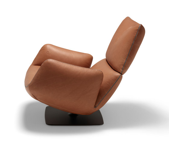 Jalis Lounge Easy Chair on a Swivel Plate Base | Sillones | COR Sitzmöbel