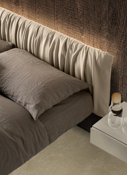 Fluttua Replis Bed - 1640 | Beds | LAGO