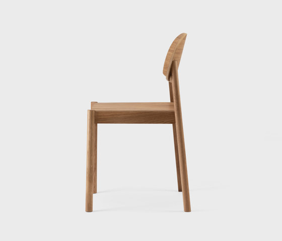Citizen Chair, oval backrest, oak, natural oil | Chairs | EMKO PLACE