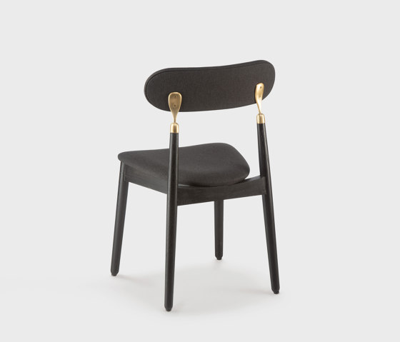 7.1 Stuhl, Gestell Eiche schwarz geölt, Stoff Textum Alana schwarz | Stühle | EMKO PLACE