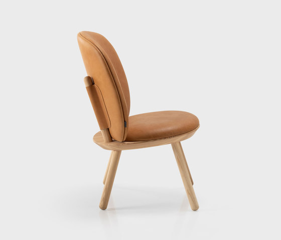 Naïve Low Chair, natural oiled ash frame, Vintage cognac leather | Sillones | EMKO PLACE