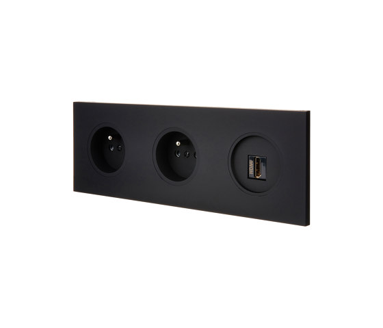 Black Soft Touch - Triple Horizontal Cover Plate - 2 Sockets - 1 HDMI | Prese Schuko | Modelec