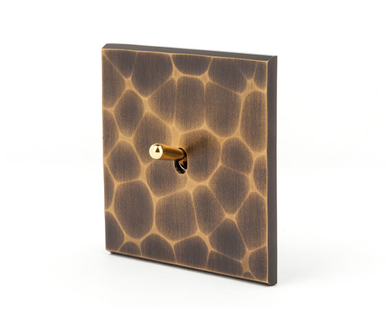 Wave - Single Cover Plate - 1 gold toggle | Toggle switches | Modelec