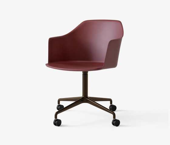 Rely HW48 Red Brown Shell w. Bronzed Base | Chairs | &TRADITION