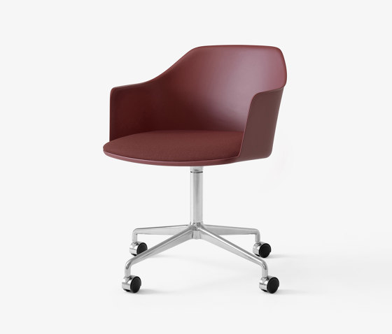 Rely HW49 Red Brown Shell w. Vidar 0693 & Polished Aluminium Base | Chaises | &TRADITION