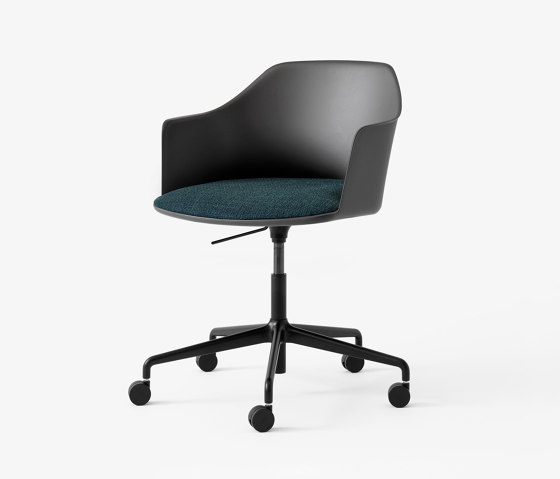Rely HW54 Black Shell w. Loop K5042_38 Evergreen Cushion & Black Base | Chaises | &TRADITION