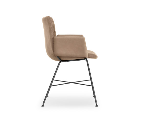 MAREL four-legged chair with side panels | Sillas | Girsberger