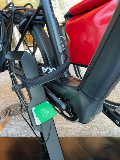 pedal.clip E charging option | Portabiciclette | bike.box
