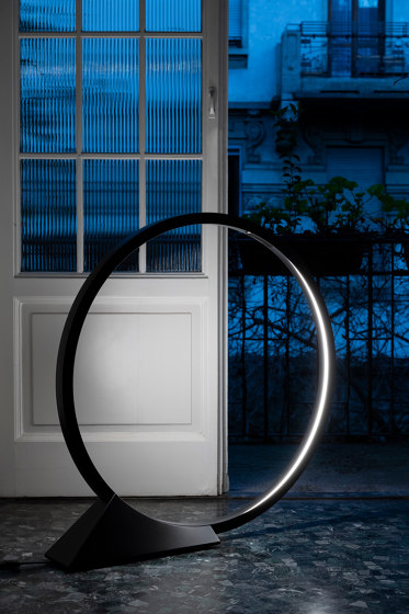 "O" 90 Floor Indoor | Luminaires de sol | Artemide