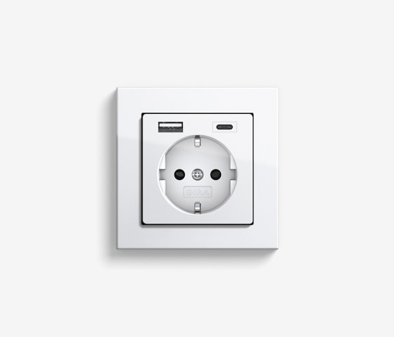 E2 | USB socket outlet Pure white glossy | Schuko sockets | Gira