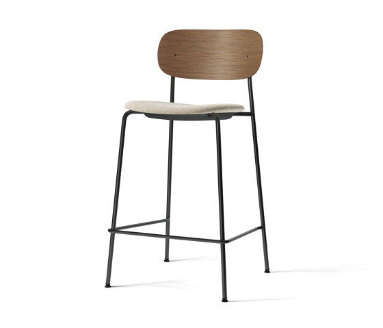 Co Counter Chair, Black Steel | Dark Stained Oak / Moss 004 | Chaises de comptoir | Audo Copenhagen