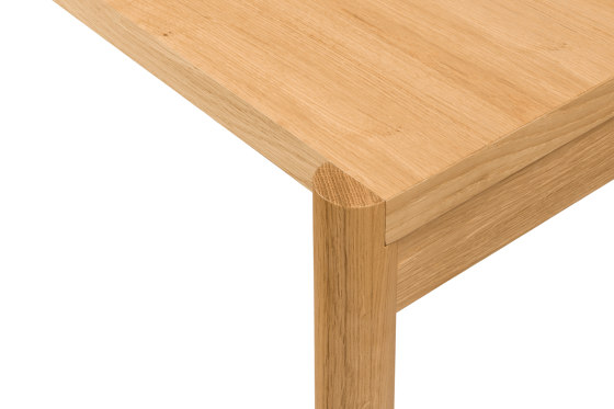 Yami Table short | Oak | Mesas comedor | noo.ma