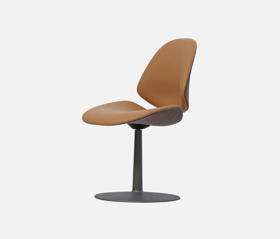 Council Lounge Chair with Swivel Base | Sillas | House of Finn Juhl - Onecollection