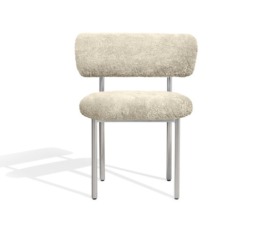 Font dining chair | oyster sheepskin | Stühle | møbel copenhagen