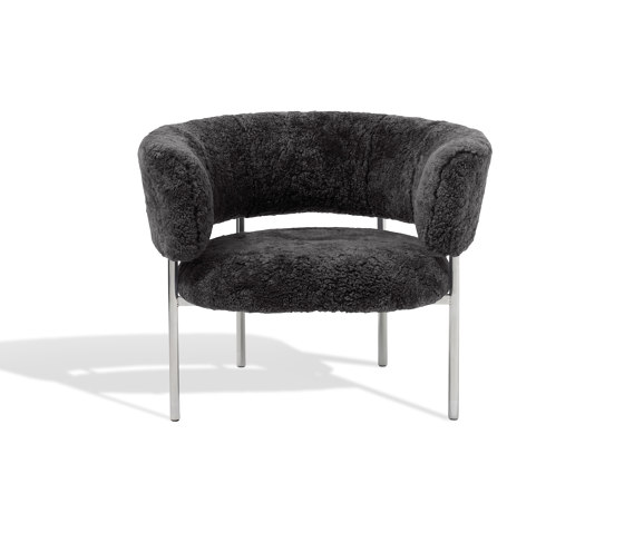 Font lounge armchair | grey sheepskin | Armchairs | møbel copenhagen
