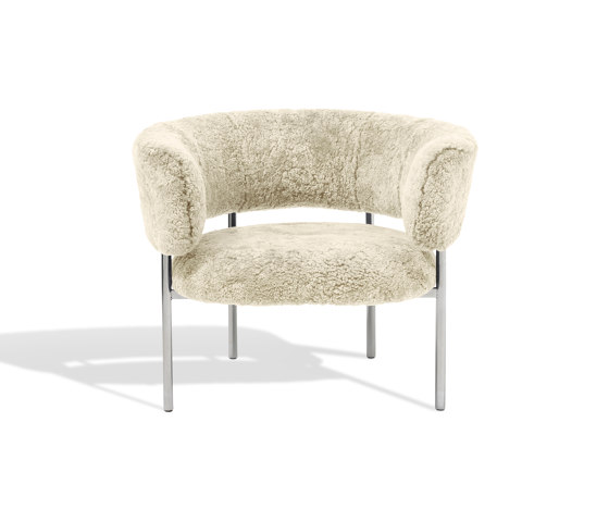 Font lounge armchair | oyster sheepskin | Sessel | møbel copenhagen