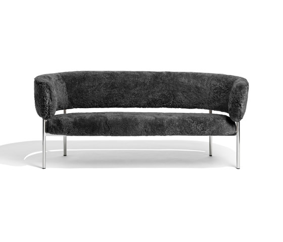 Font lounge sofa | grey sheepskin | Canapés | møbel copenhagen