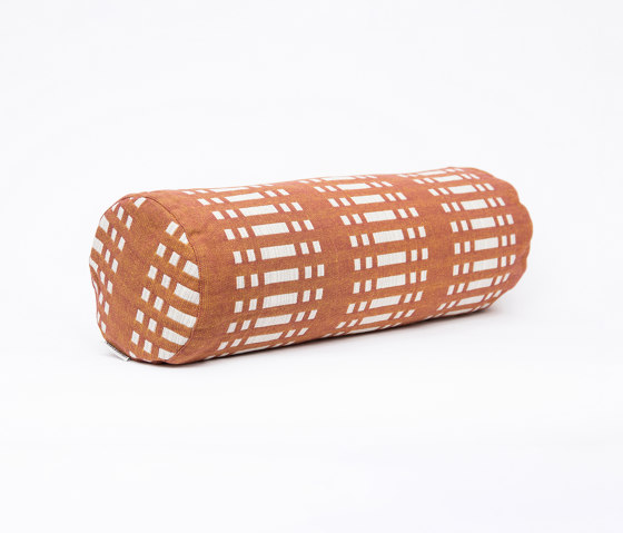 Tube Cushion Nereus Brick | Kissen | Johanna Gullichsen