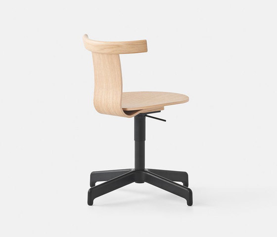 Jiro Swivel Chair Natural - Black Base | Sedie | Resident