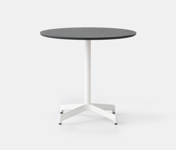 Jiro Bistro Table - White Base - Round Solid Oak Top - Black | Bistrotische | Resident