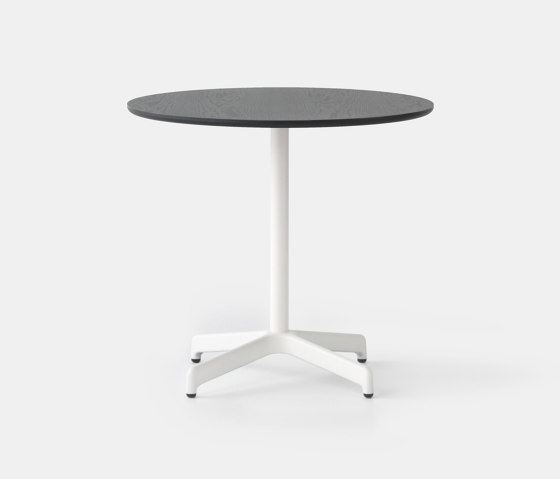 Jiro Bistro Table - White Base - Round Solid Oak Top - Black | Mesas de bistro | Resident