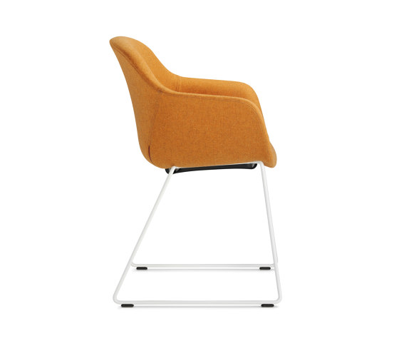 Fiore club Skid base with fully upholstered shell | Chairs | Dauphin