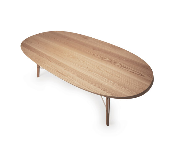 Stammtisch oval table, plywood tabletop | Esstische | Quodes