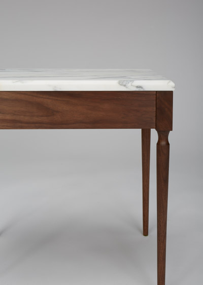 The Cain Side Table (Black Walnut/Stone) | Mesas auxiliares | Roll & Hill