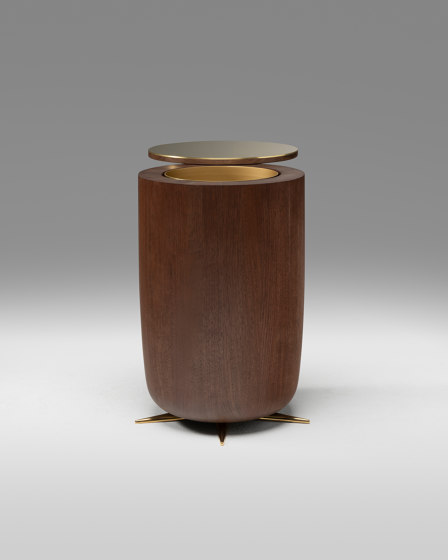 The Tom Champagne Table (Black Walnut/Brass) | Mesas auxiliares | Roll & Hill